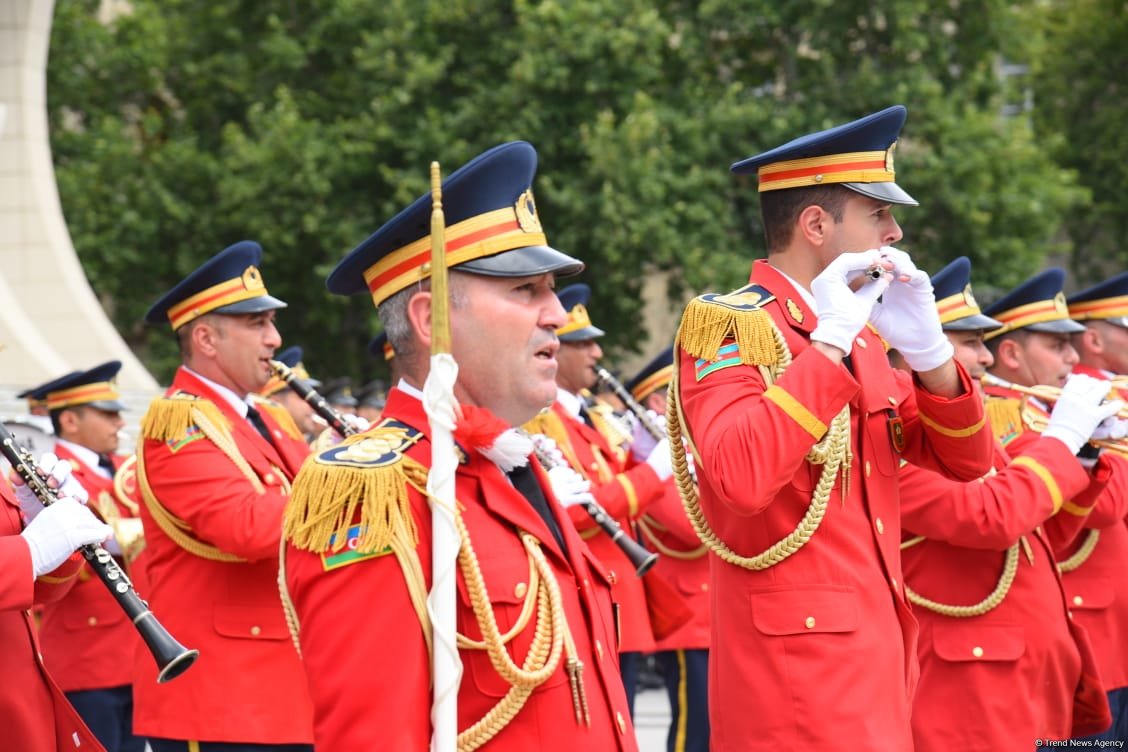 Azerbaijan's Baku holds processions with military band (PHOTO/VIDEO)