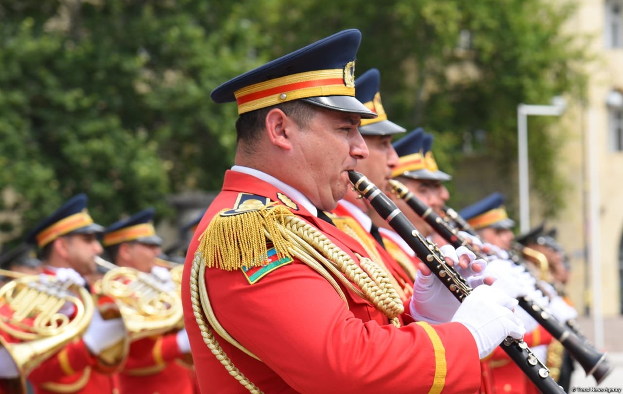 Azerbaijan's Baku holds processions with military band (PHOTO/VIDEO)