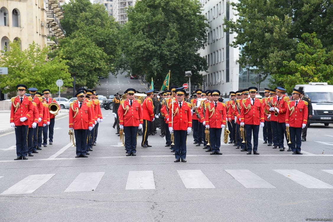Azerbaijan's Baku holds processions with military band (PHOTO/VIDEO)