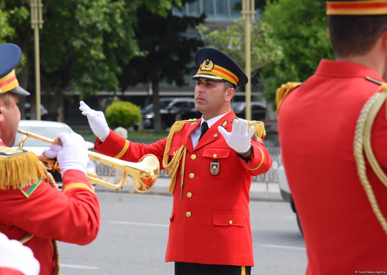 Azerbaijan's Baku holds processions with military band (PHOTO/VIDEO)