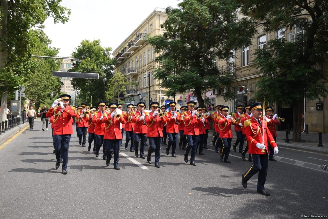 Azerbaijan's Baku holds processions with military band (PHOTO/VIDEO)