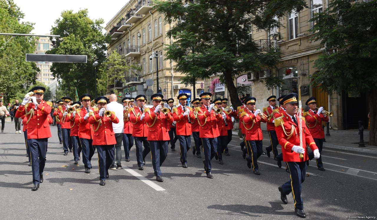 Azerbaijan's Baku holds processions with military band (PHOTO/VIDEO)