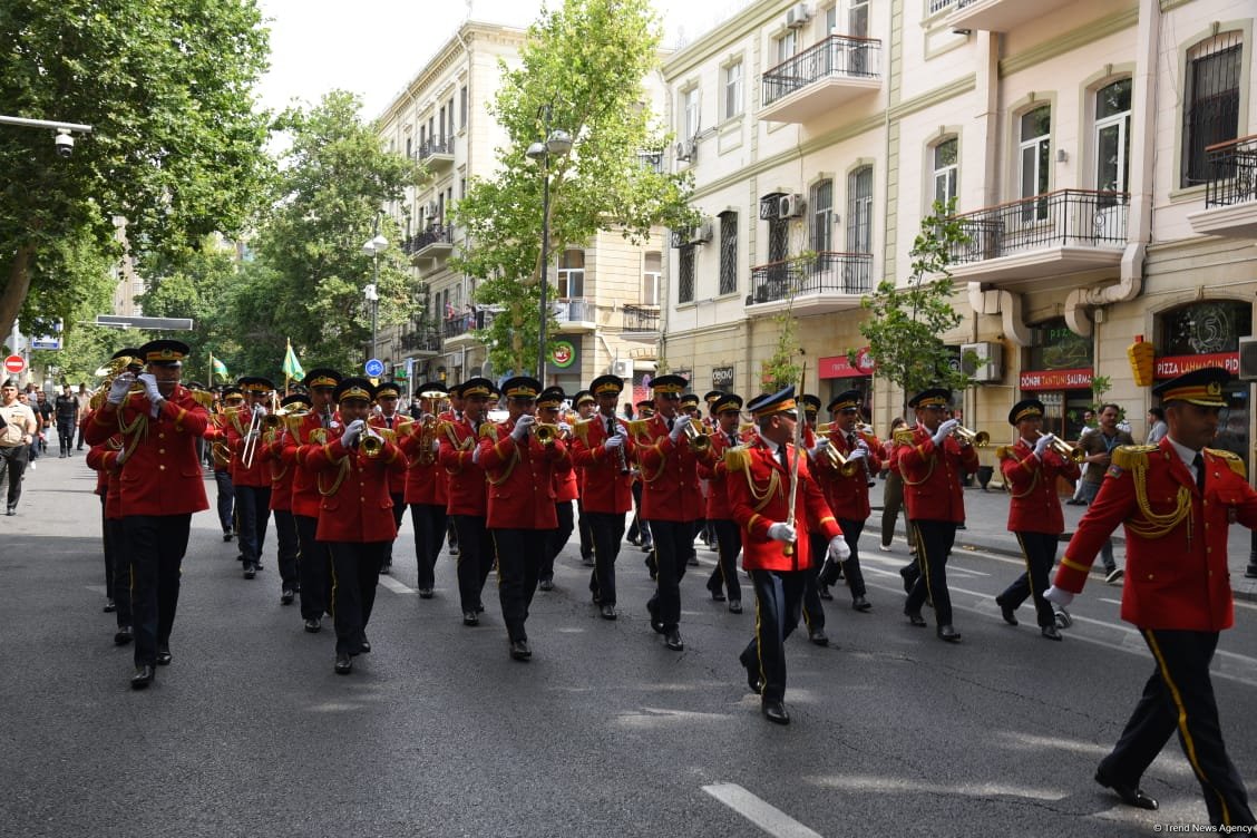 Azerbaijan's Baku holds processions with military band (PHOTO/VIDEO)