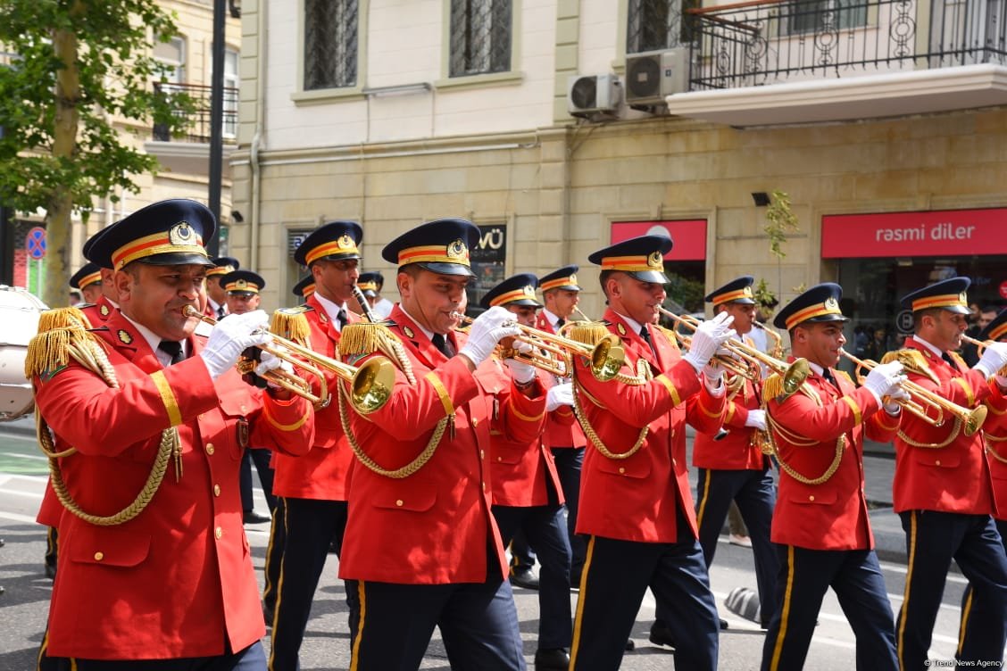Azerbaijan's Baku holds processions with military band (PHOTO/VIDEO)