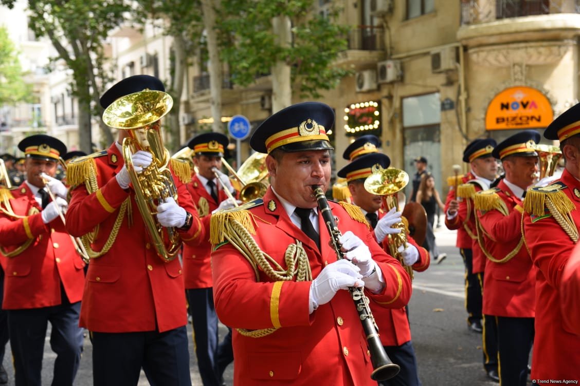 Azerbaijan's Baku holds processions with military band (PHOTO/VIDEO)