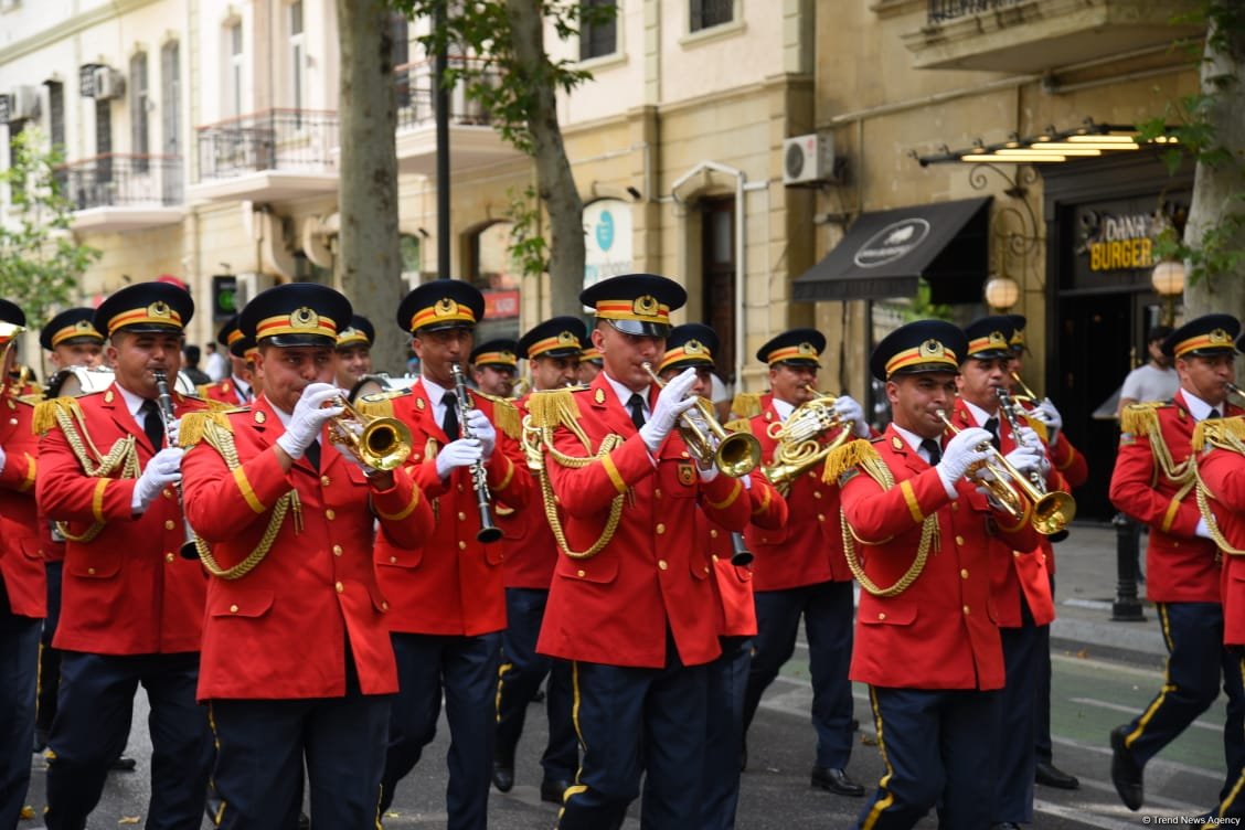 Azerbaijan's Baku holds processions with military band (PHOTO/VIDEO)