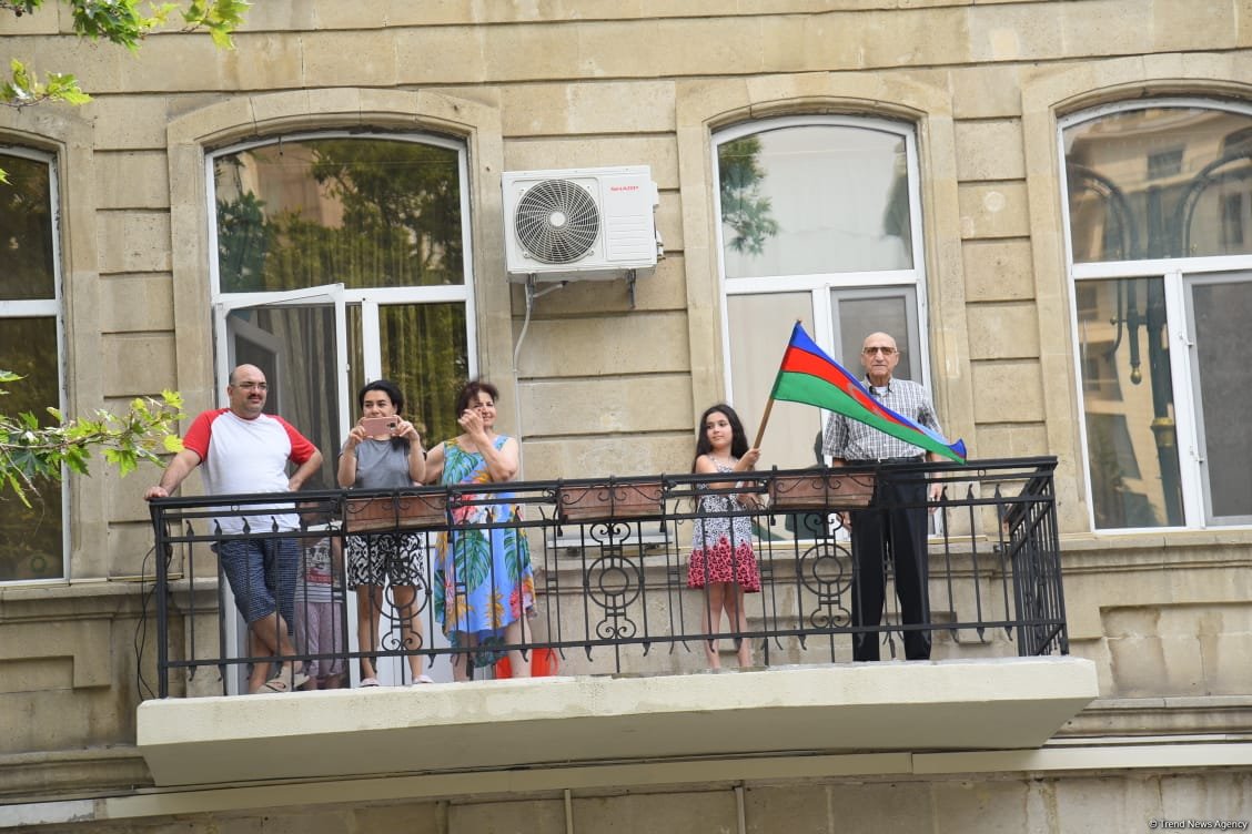 Azerbaijan's Baku holds processions with military band (PHOTO/VIDEO)