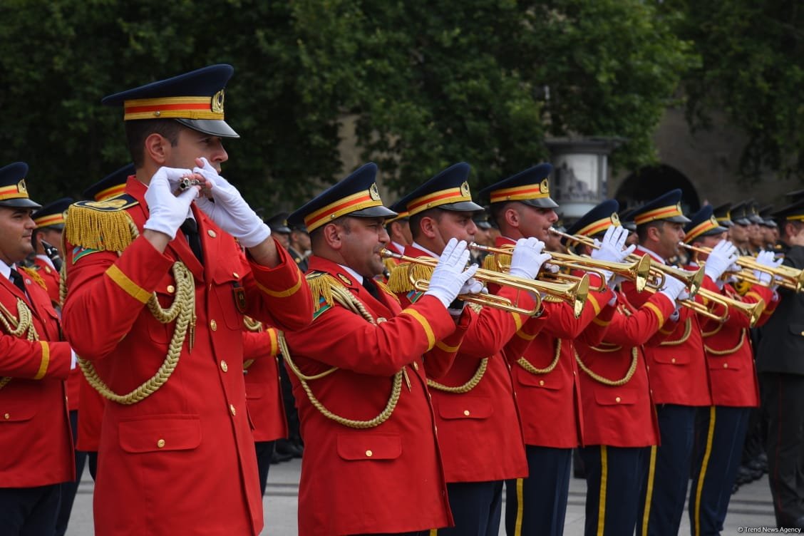 Azerbaijan's Baku holds processions with military band (PHOTO/VIDEO)