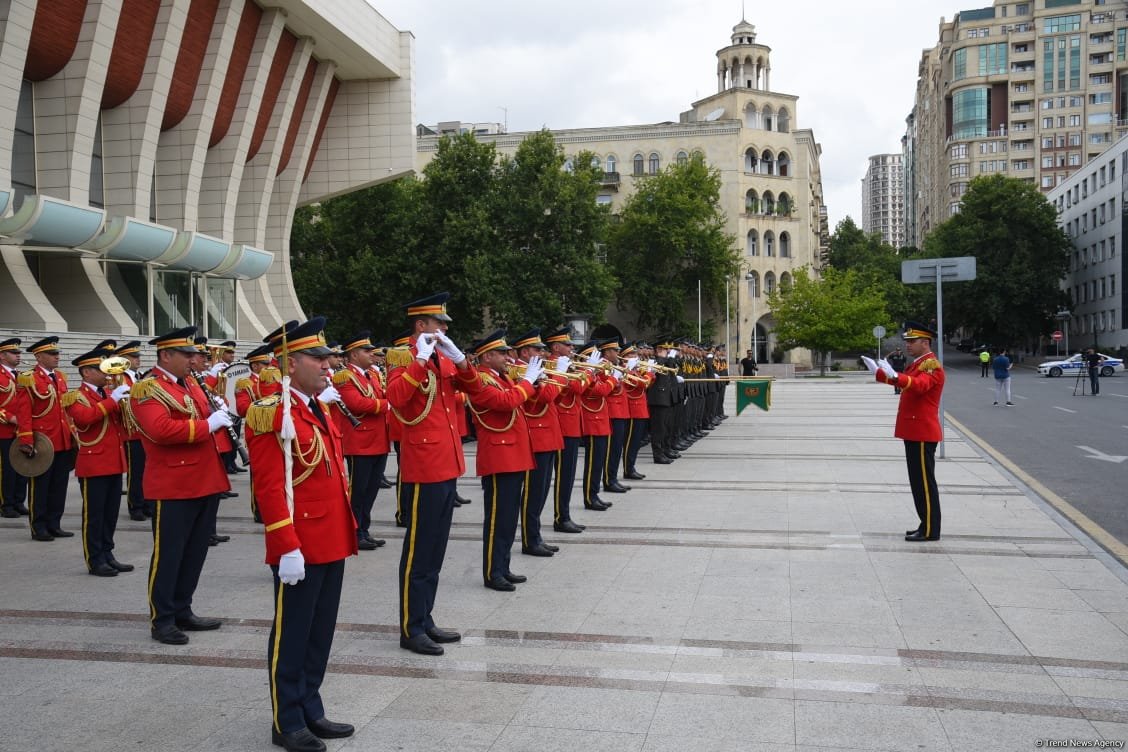 Azerbaijan's Baku holds processions with military band (PHOTO/VIDEO)