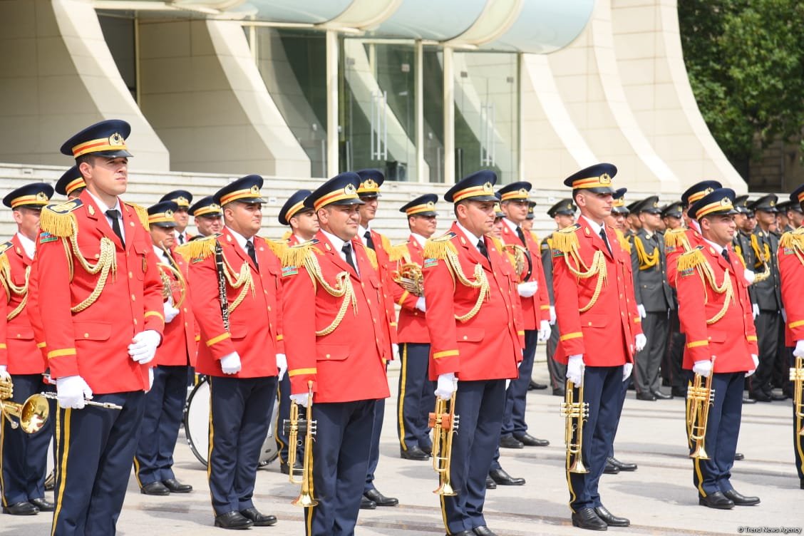 Azerbaijan's Baku holds processions with military band (PHOTO/VIDEO)