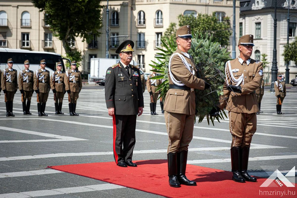 Azerbaijan Defense Minister meets with Hungarian counterpart in Budapest (PHOTO)