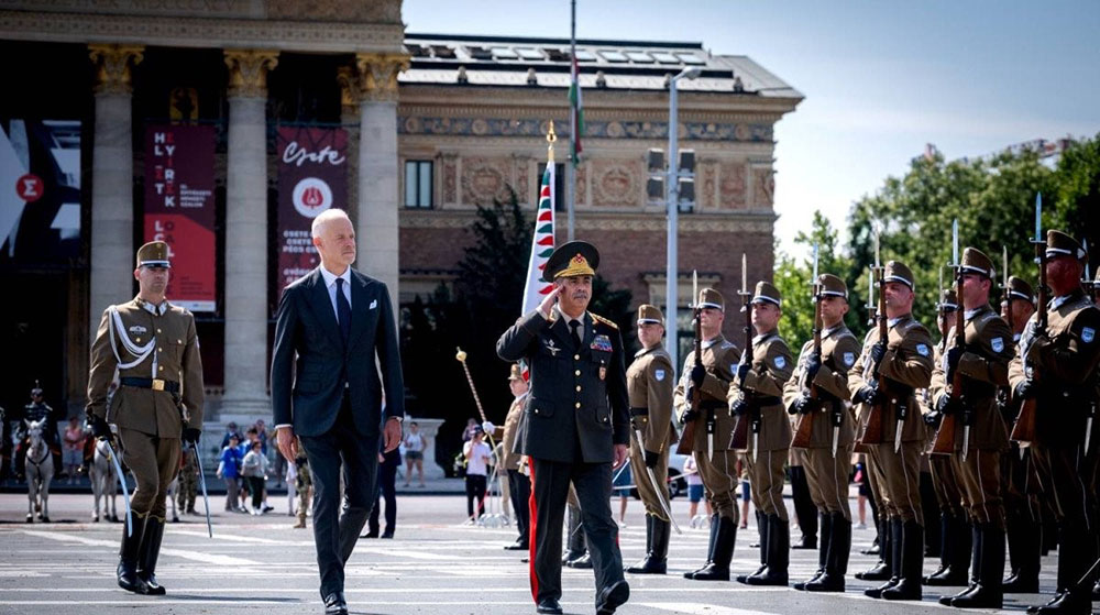 Azerbaijan Defense Minister meets with Hungarian counterpart in Budapest (PHOTO)