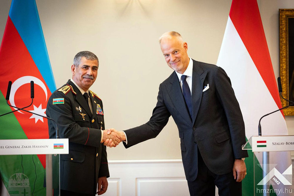 Azerbaijan Defense Minister meets with Hungarian counterpart in Budapest (PHOTO)