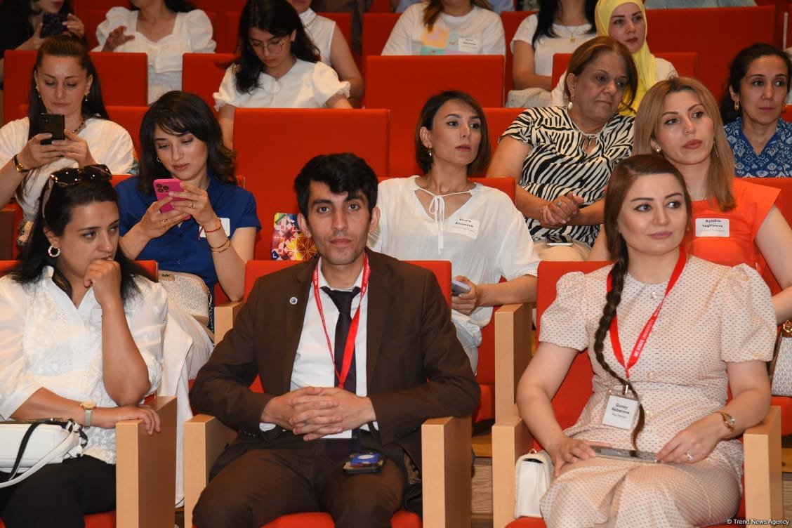 Baku hosts English-language teachers’ conference (PHOTO)