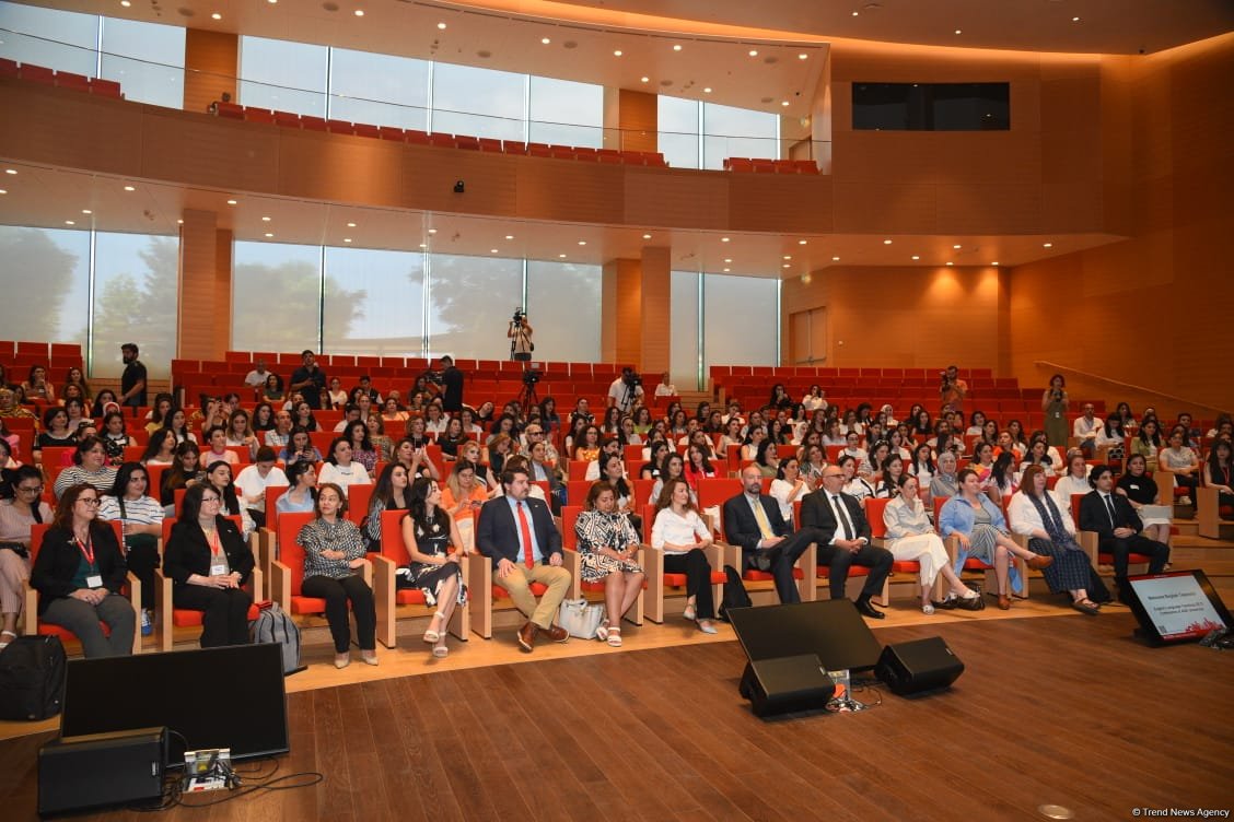 Baku hosts English-language teachers’ conference (PHOTO)