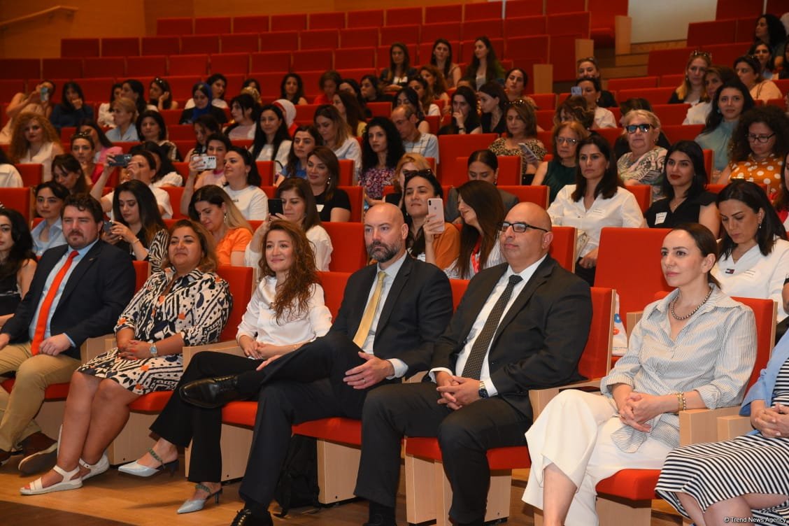 Baku hosts English-language teachers’ conference (PHOTO)