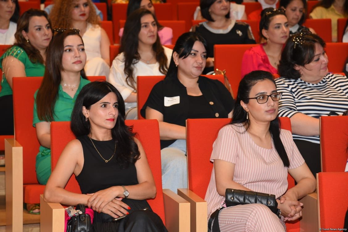 Baku hosts English-language teachers’ conference (PHOTO)