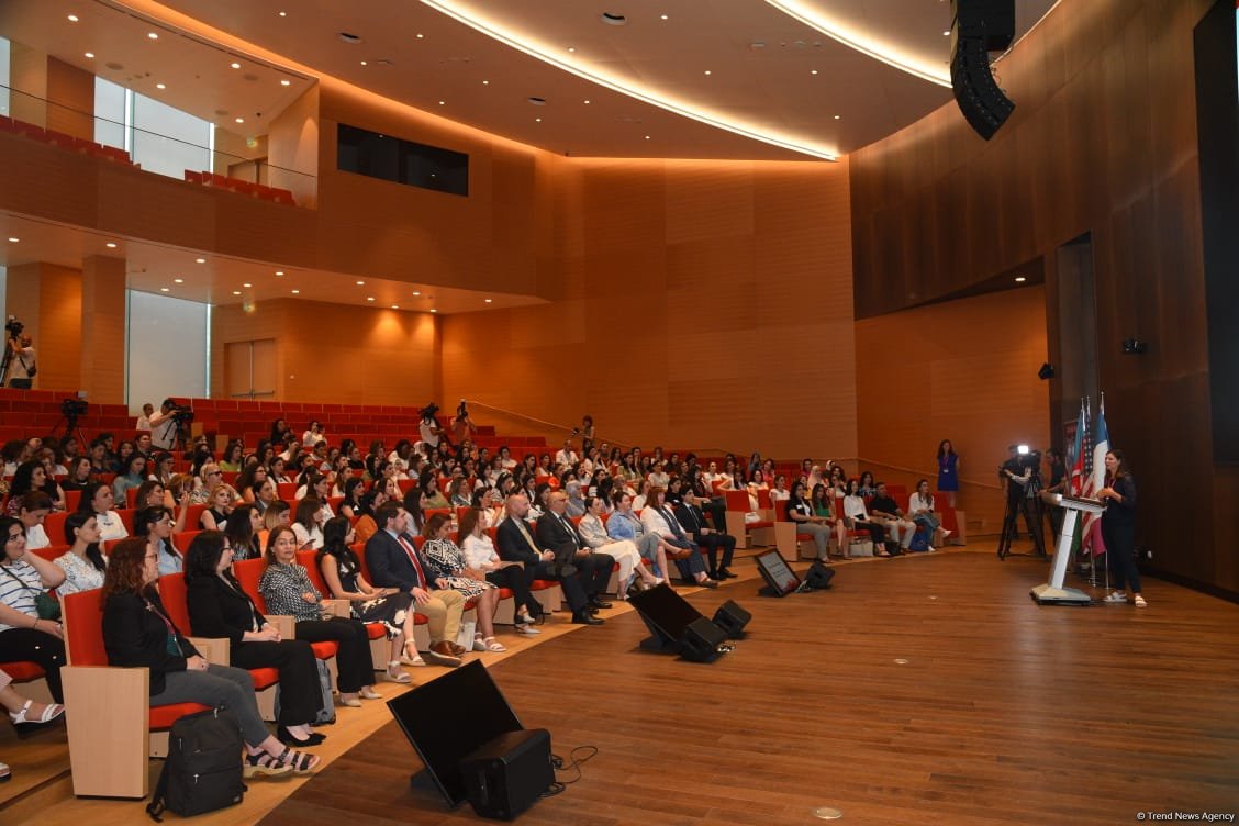 Baku hosts English-language teachers’ conference (PHOTO)