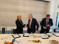 Nizami Ganjavi Int’l Center meets with Former PM of UK (PHOTO)
