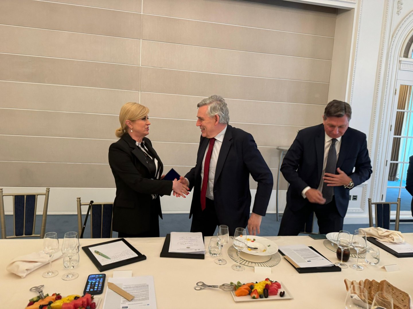 Nizami Ganjavi Int’l Center meets with Former PM of UK (PHOTO)