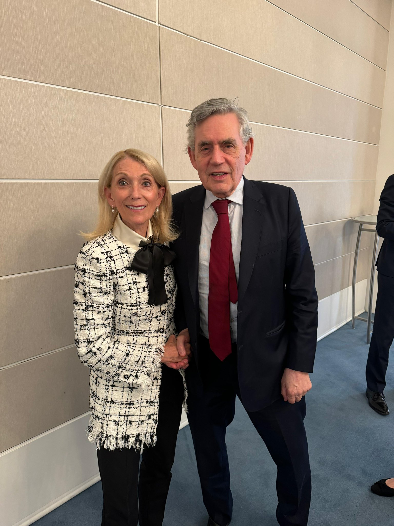 Nizami Ganjavi Int’l Center meets with Former PM of UK (PHOTO)