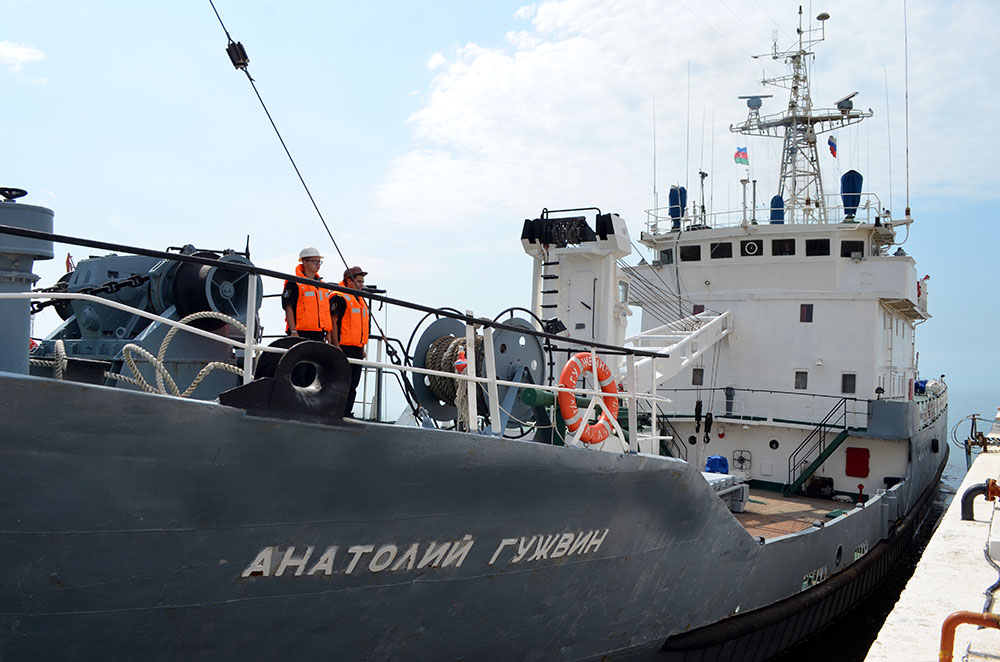 Warships of Russian Caspian Flotilla sail out of Baku port (PHOTO)