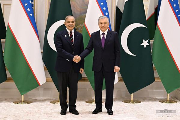 President of Uzbekistan holds talks with Prime Minister of Pakistan