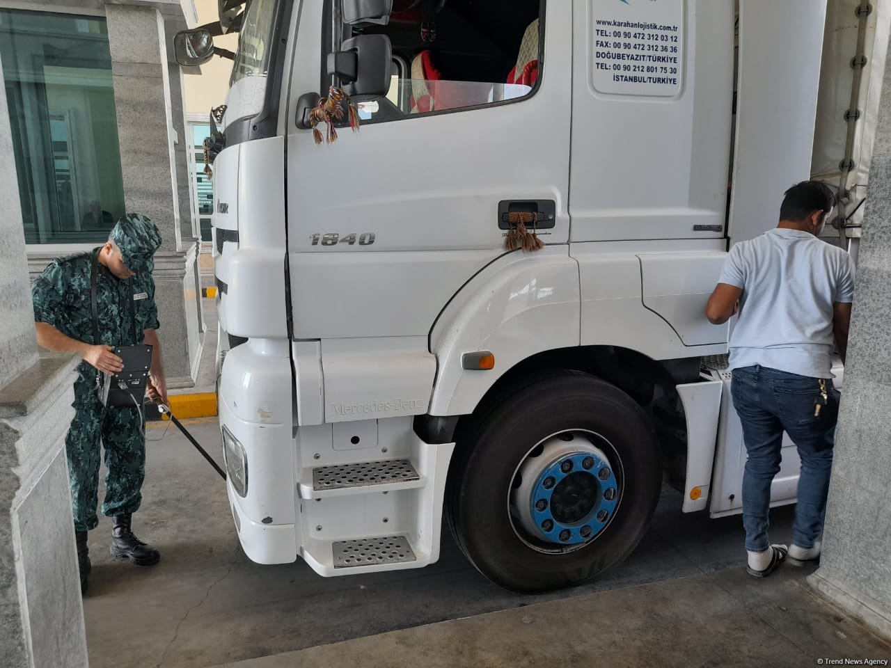 Azerbaijan discloses its only accessible land border crossing location (PHOTO)