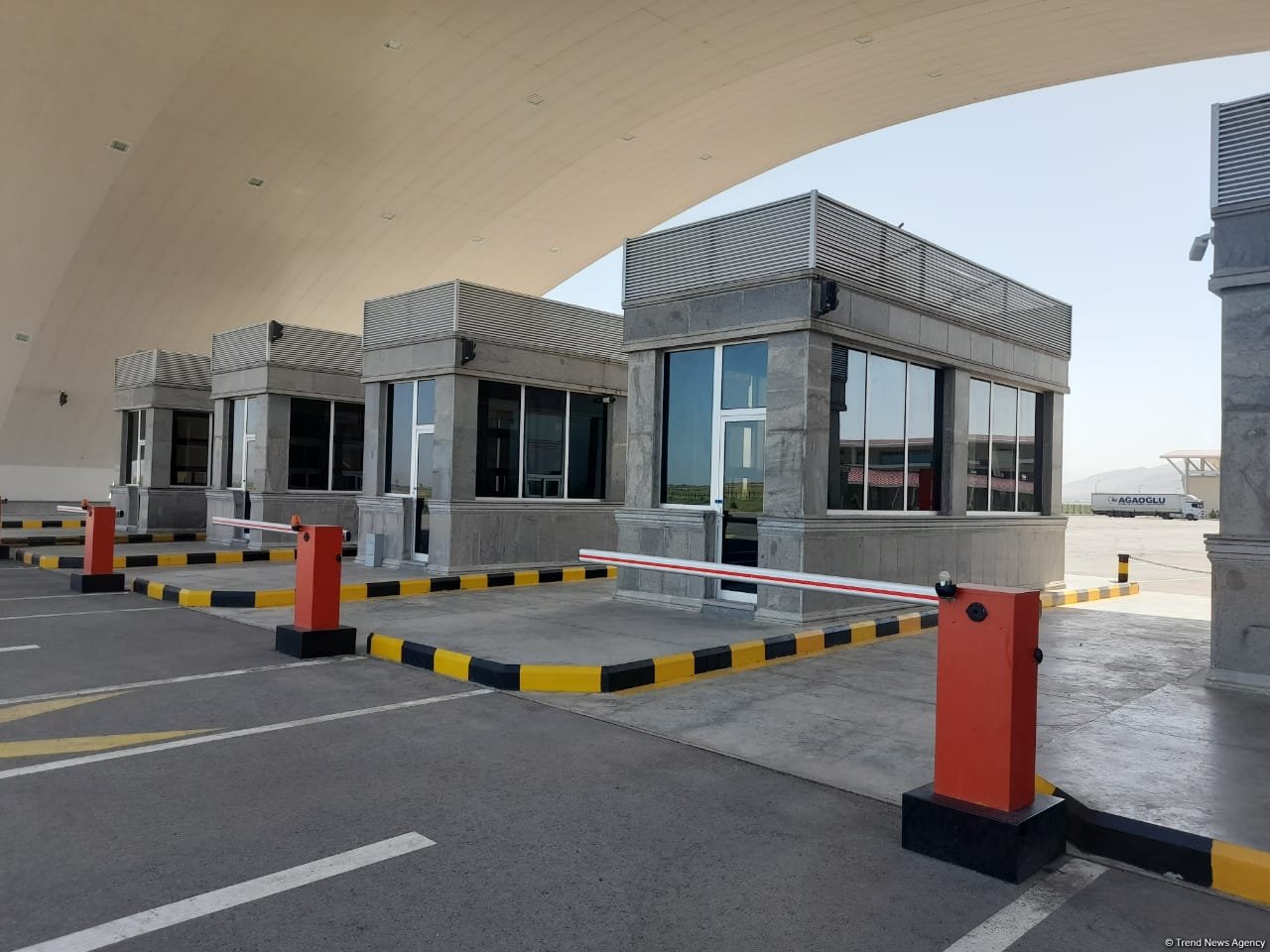 Azerbaijan discloses its only accessible land border crossing location (PHOTO)