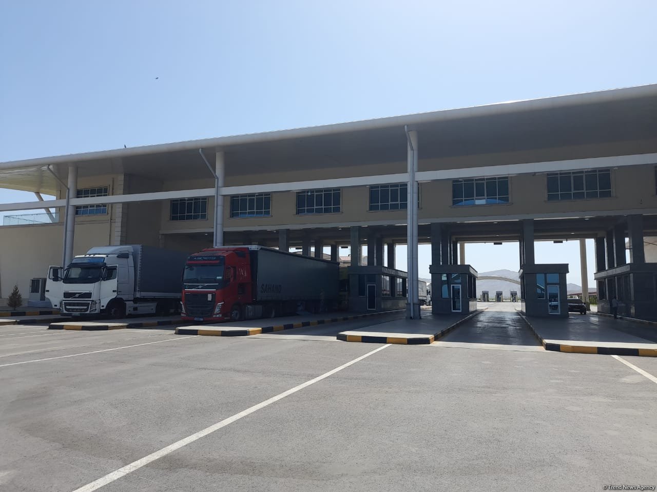 Azerbaijan discloses its only accessible land border crossing location (PHOTO)