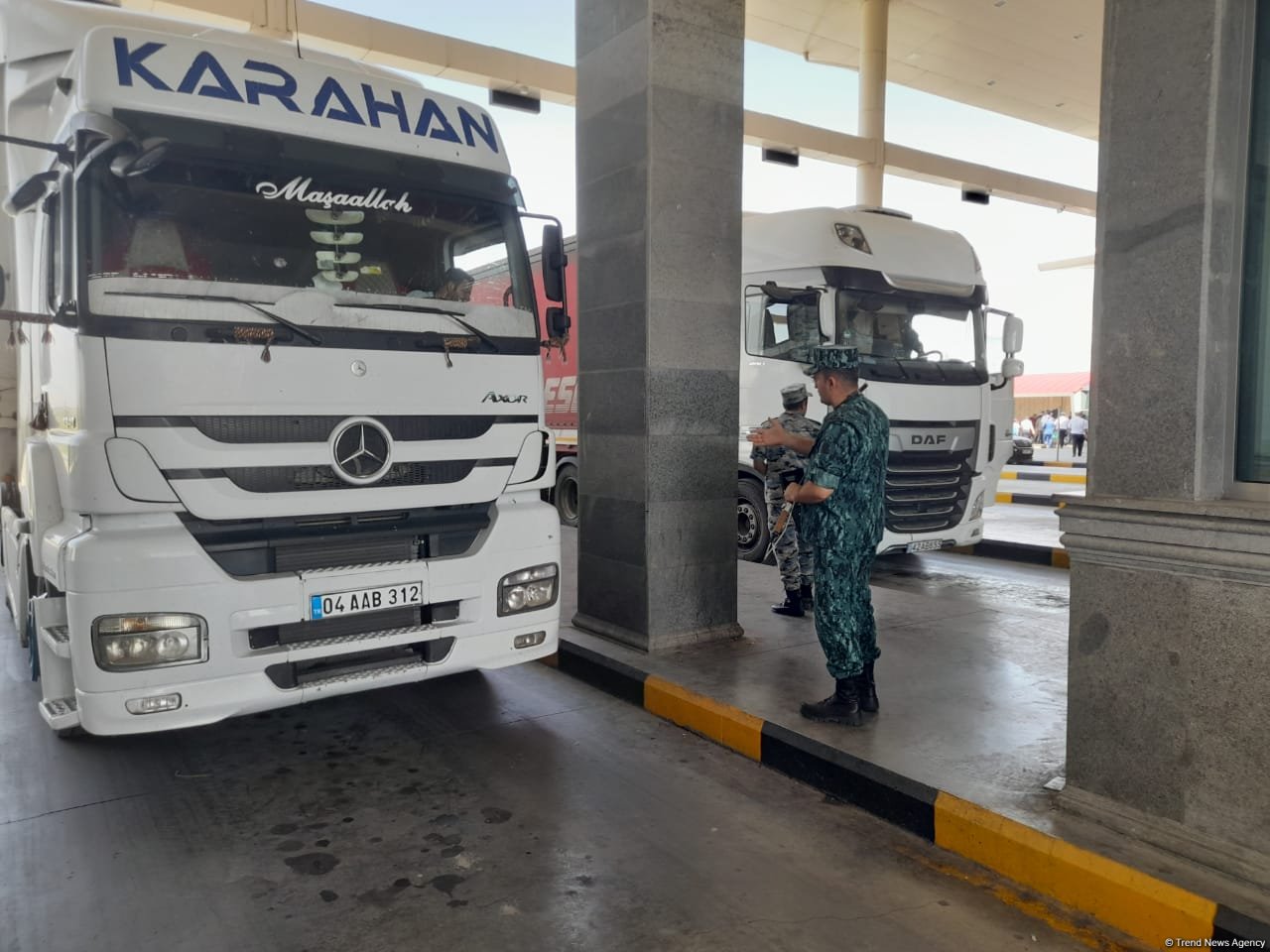 Azerbaijan discloses its only accessible land border crossing location (PHOTO)