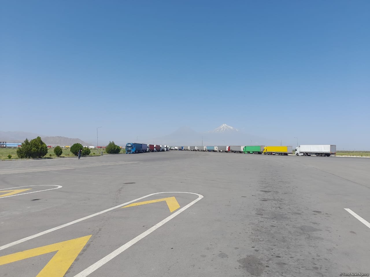 Azerbaijan discloses its only accessible land border crossing location (PHOTO)