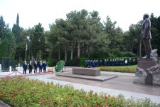 Azerbaijani MFA leadership visits Alleys of Honor, Martyrs (PHOTO)