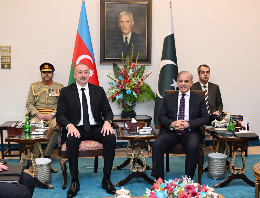 President Ilham Aliyev, PM Muhammad Shehbaz Sharif hold meeting in limited format in Islamabad (PHOTO)