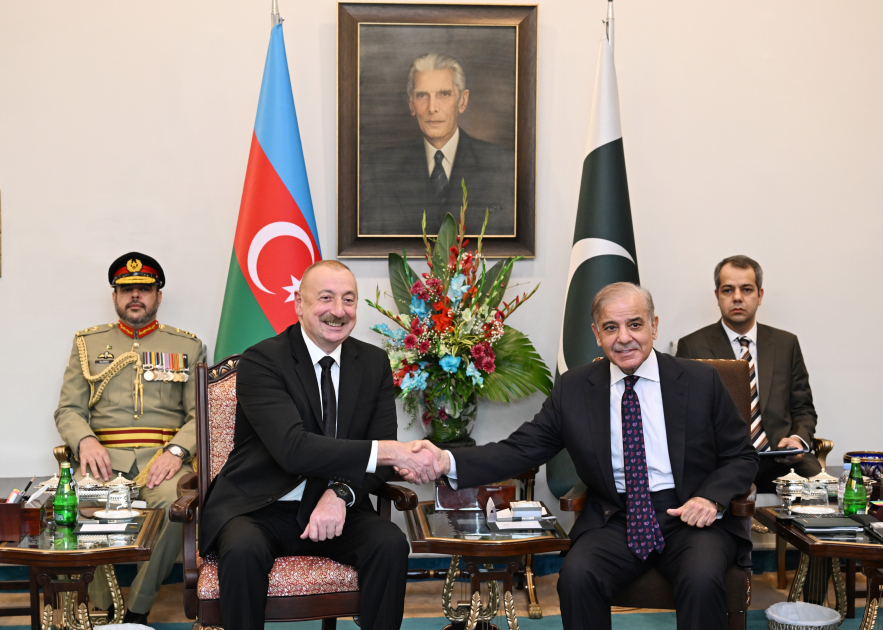 President Ilham Aliyev, PM Muhammad Shehbaz Sharif hold meeting in limited format in Islamabad (PHOTO)