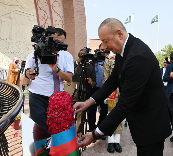 President Ilham Aliyev visits national monument in Islamabad (PHOTO/VIDEO)