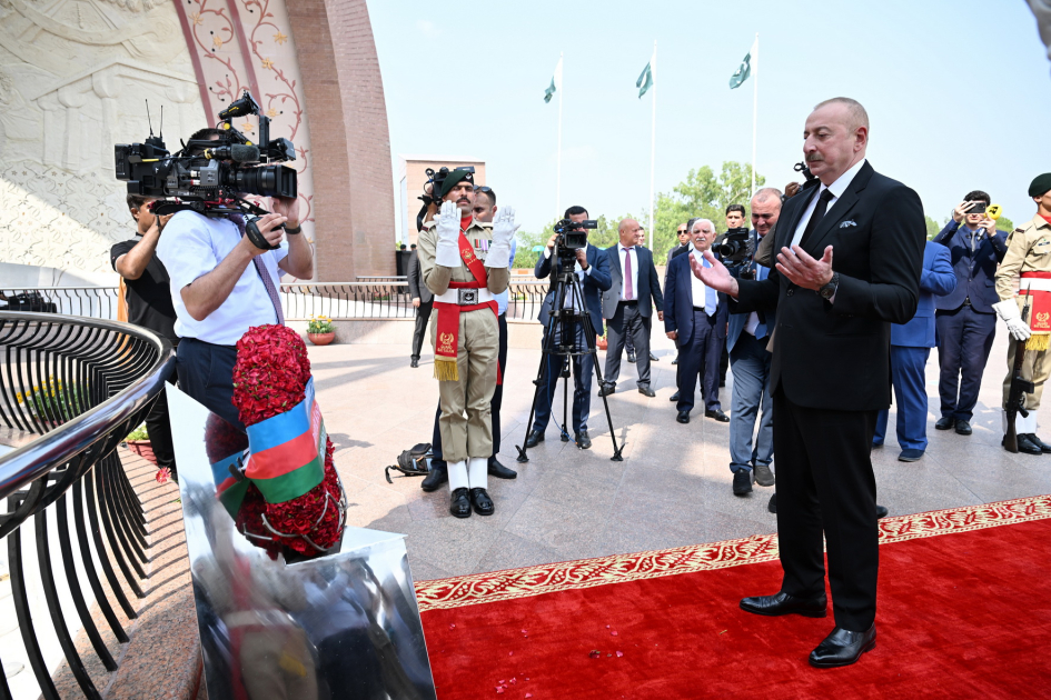 President Ilham Aliyev visits national monument in Islamabad (PHOTO/VIDEO)