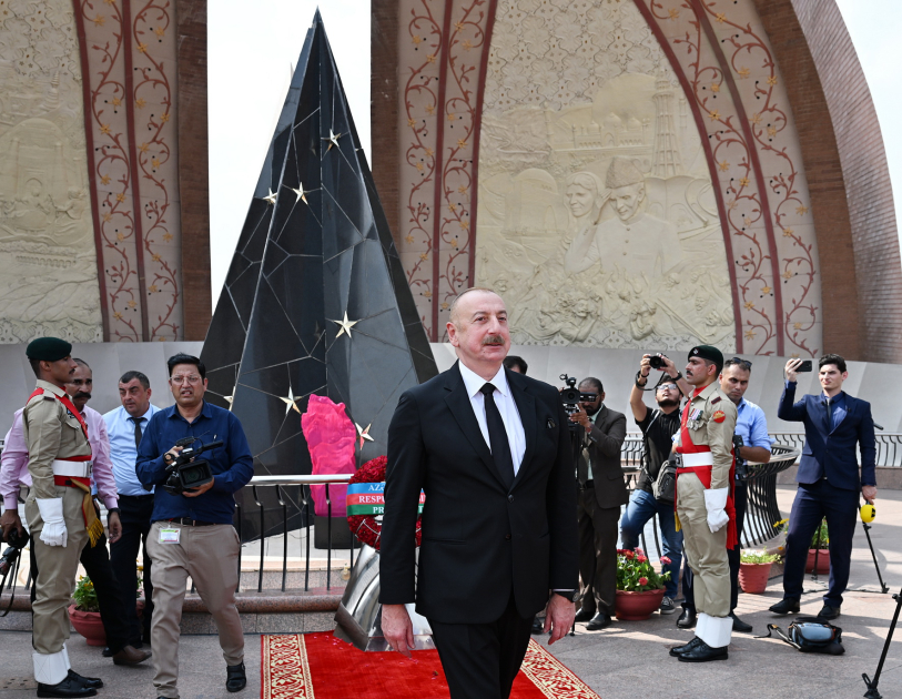 President Ilham Aliyev visits national monument in Islamabad (PHOTO/VIDEO)