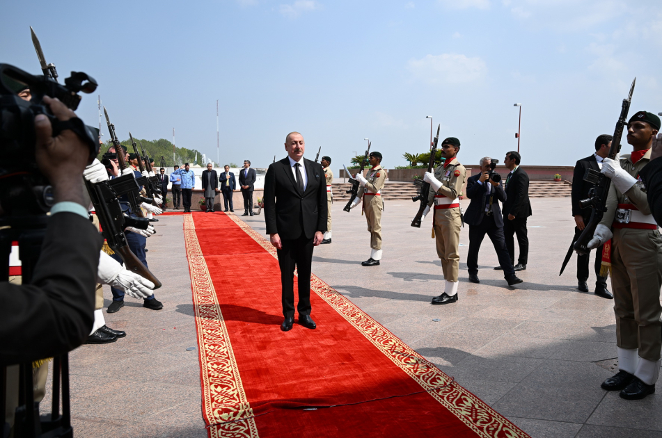 President Ilham Aliyev visits national monument in Islamabad (PHOTO/VIDEO)