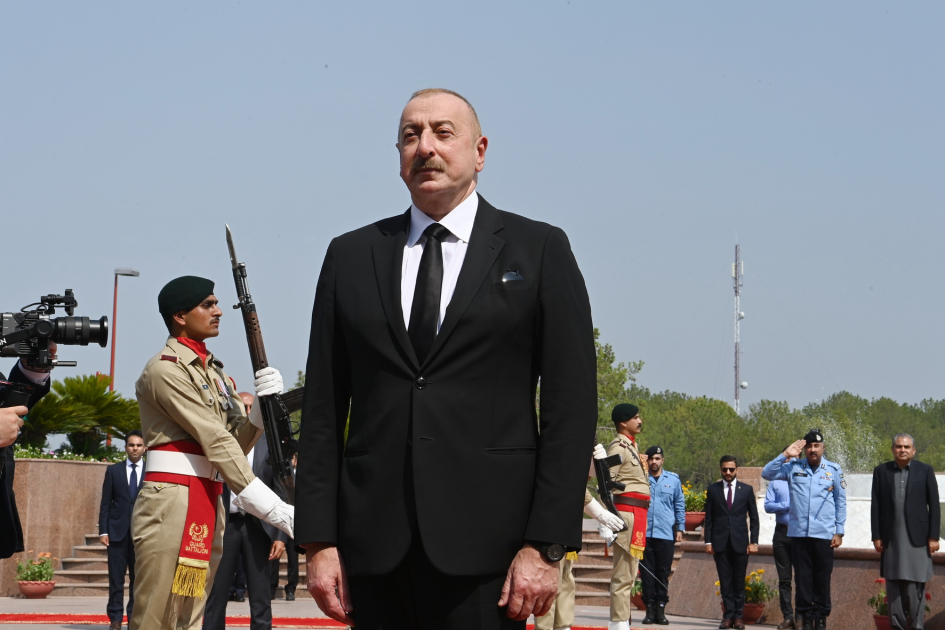 President Ilham Aliyev visits national monument in Islamabad (PHOTO/VIDEO)