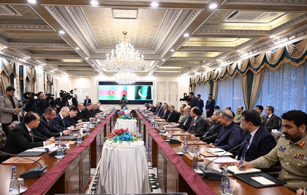 President Ilham Aliyev, PM Shehbaz Sharif hold expanded meeting (PHOTO/VIDEO)