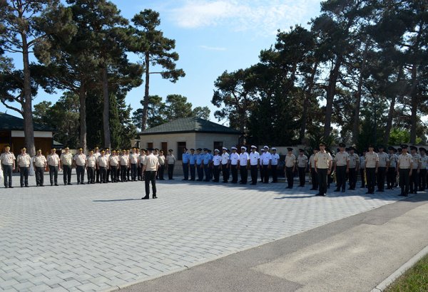 Azerbaijani Defense Ministry’s personnel visit Second Alley of Martyrs (PHOTO)