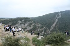 Participants of Global Media Forum walk around city of Shusha (PHOTO)