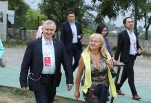 Participants of Global Media Forum walk around city of Shusha (PHOTO)