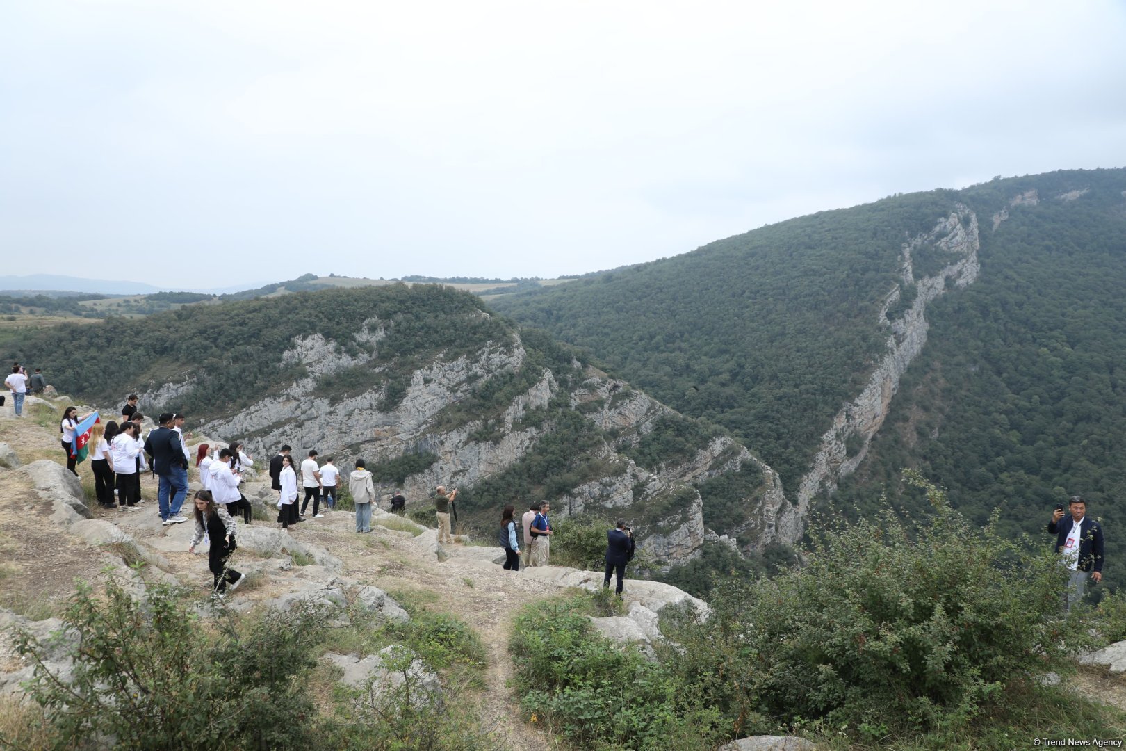 Participants of Global Media Forum walk around city of Shusha (PHOTO)