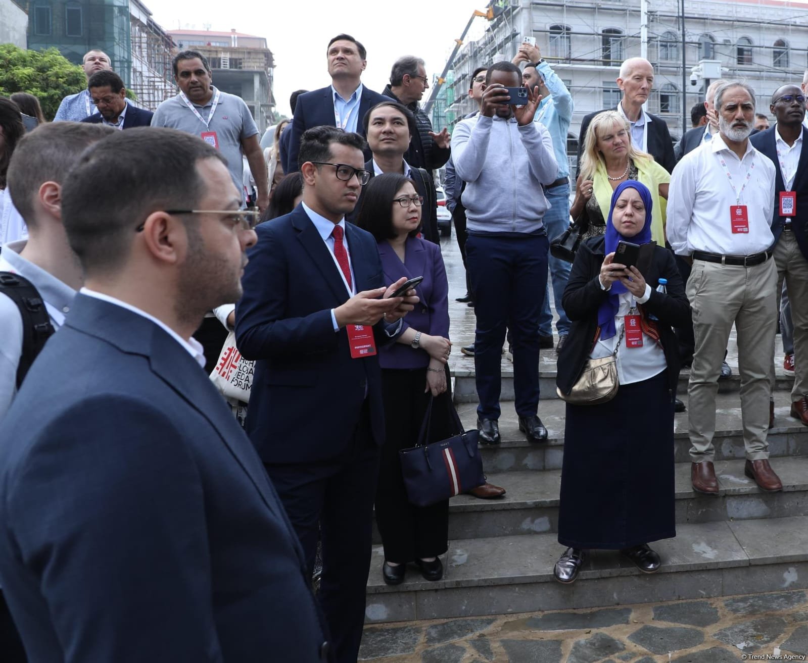 Participants of Global Media Forum walk around city of Shusha (PHOTO)