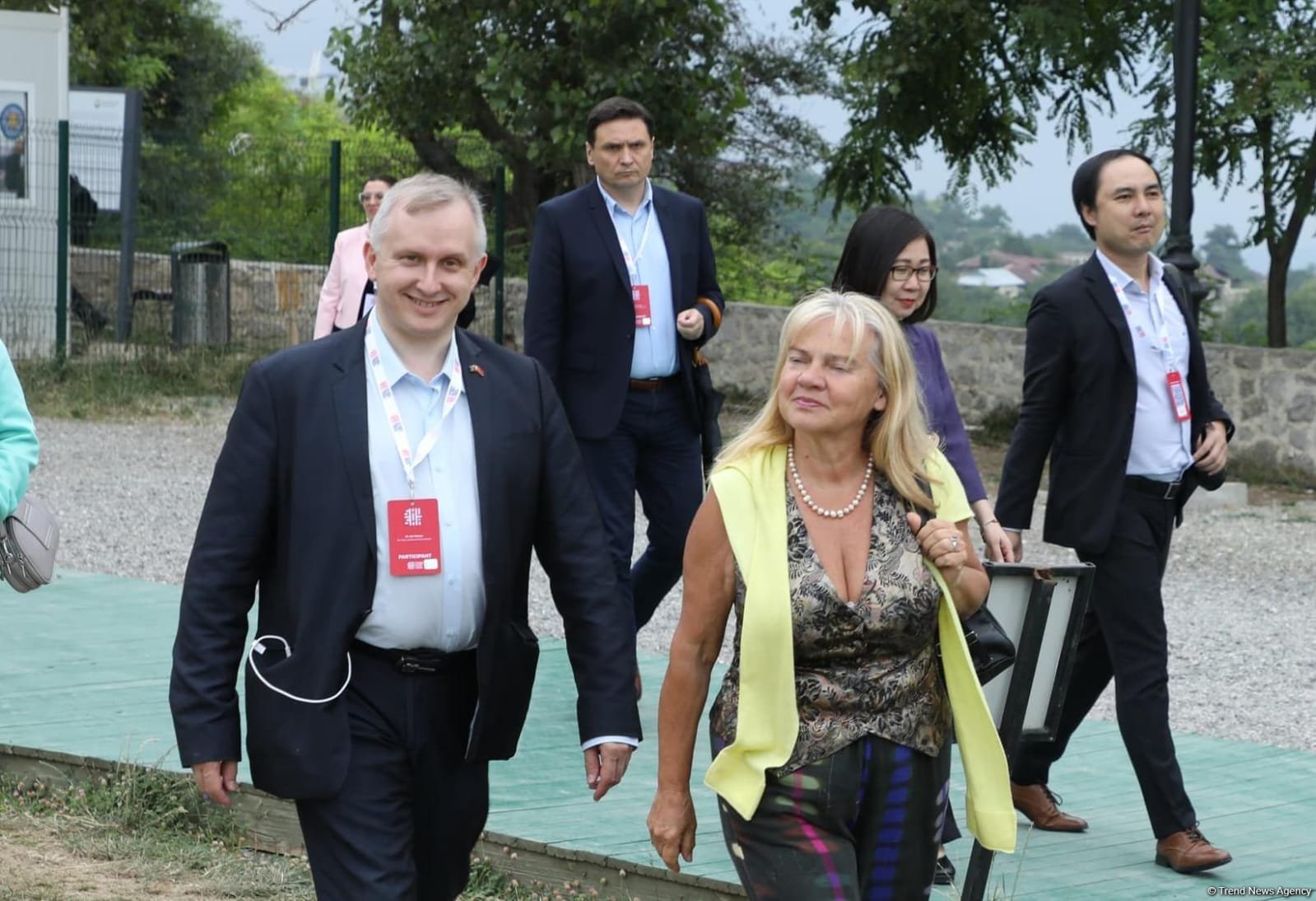 Participants of Global Media Forum walk around city of Shusha (PHOTO)