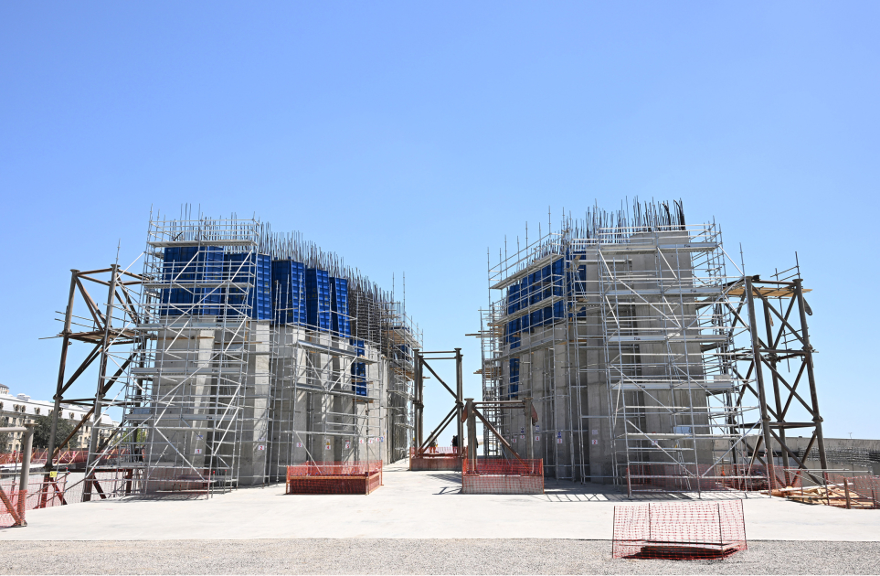 President Ilham Aliyev inspects progress of Victory Park construction in Baku (PHOTO/VIDEO)