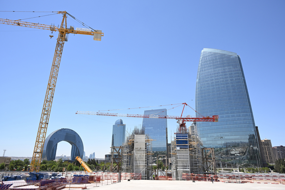 President Ilham Aliyev inspects progress of Victory Park construction in Baku (PHOTO/VIDEO)