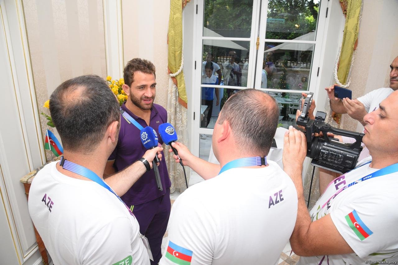 Azerbaijan Olympic House in Paris hosts meeting with athletes (PHOTO)
